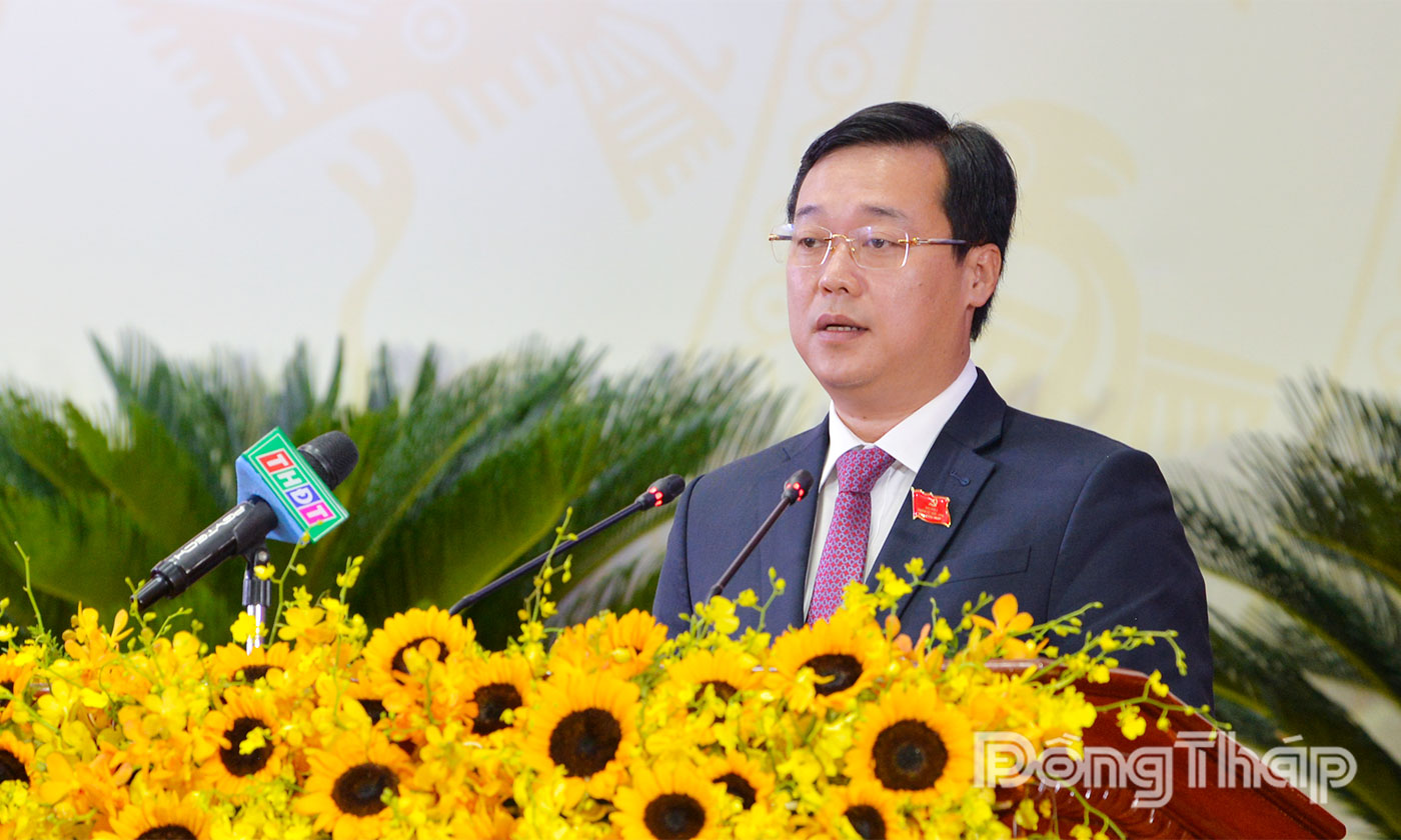 Đồng chí Lê Quốc Phong trình bày diễn văn khai mạc Đại hội.