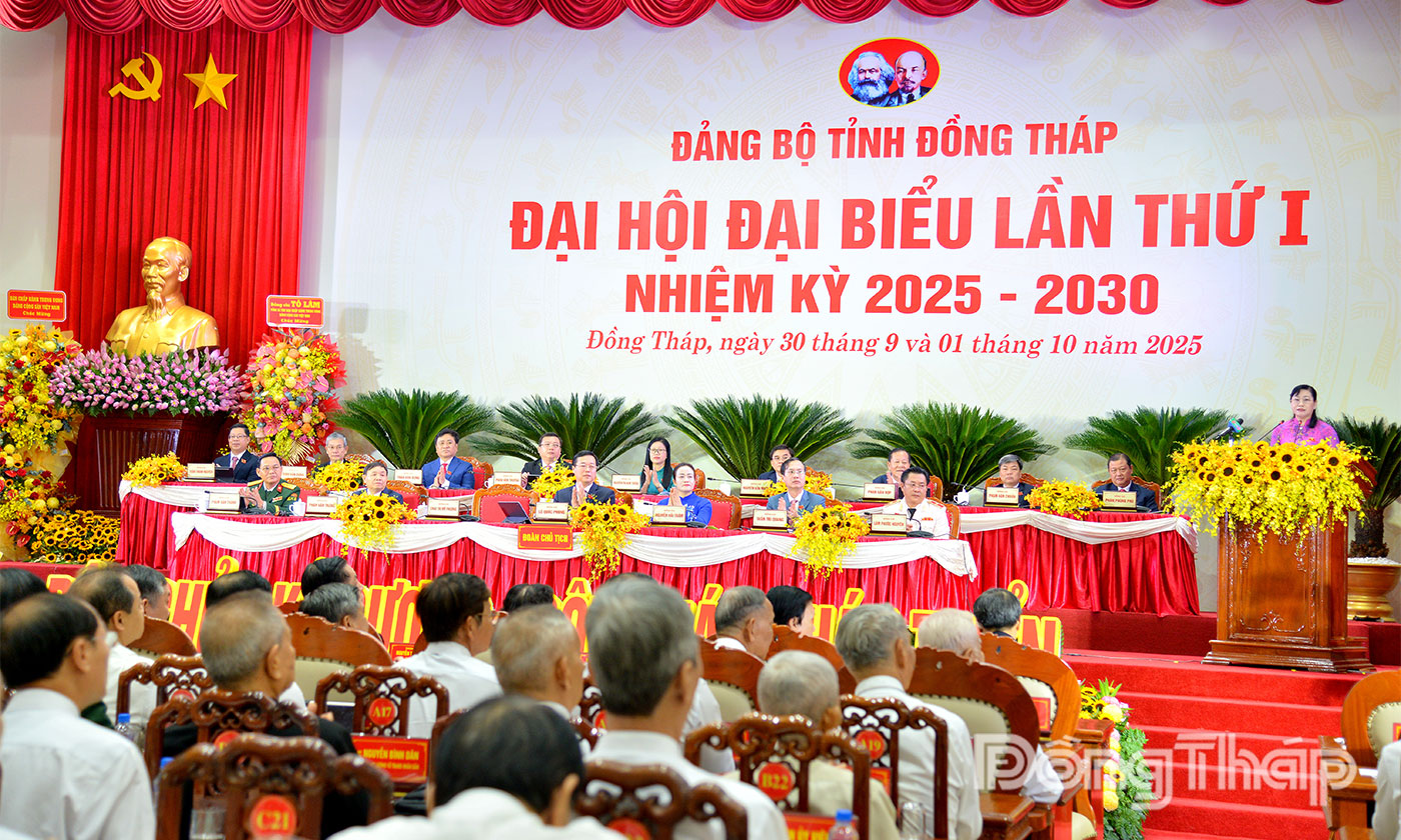 Đoàn Chủ tịch Đại hội.