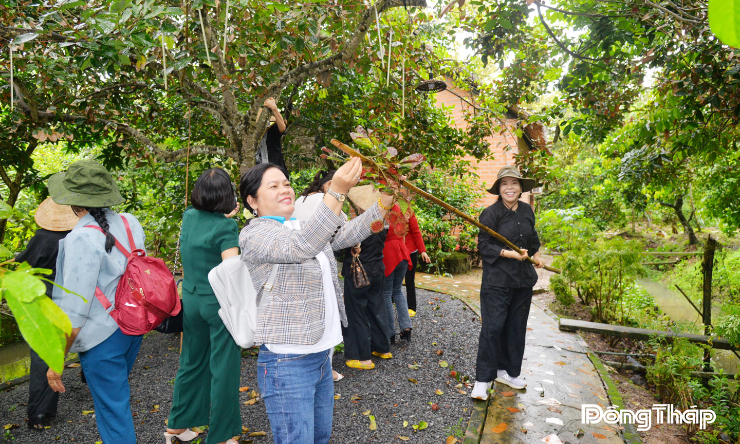 Kết hợp tham quan du lịch với tìm hiểu làng nghề mang lại hiệu quả  kinh tế cao.