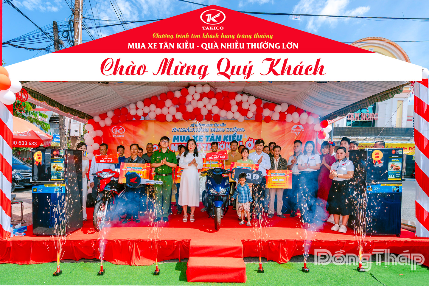 Xe máy Honda Vario 160 (phiên bản cao cấp) trị giá 52.490.000 và nhiều phần quà giá trị đã được trao cho các khách hàng may mắn tại Lễ mở thưởng “Mua xe Tân Kiều – Quà nhiều thưởng lớn” lần thứ 24.