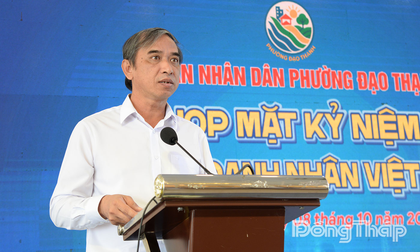 Đồng chí Nguyễn Hữu Đức phát biểu tại buổi họp mặt.