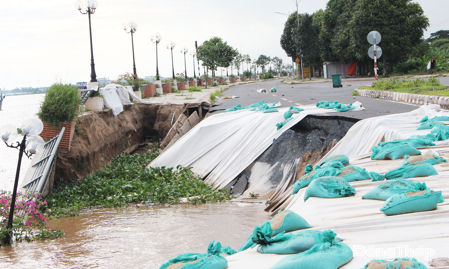Hiện trường sạt lở tuyến kè Thường Thới Tiền thuộc xã Thường Phước (tỉnh Đồng Tháp).