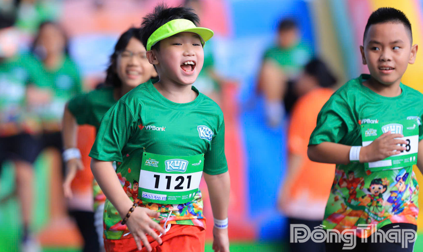 Nụ cười rạng rỡ của runner nhí.