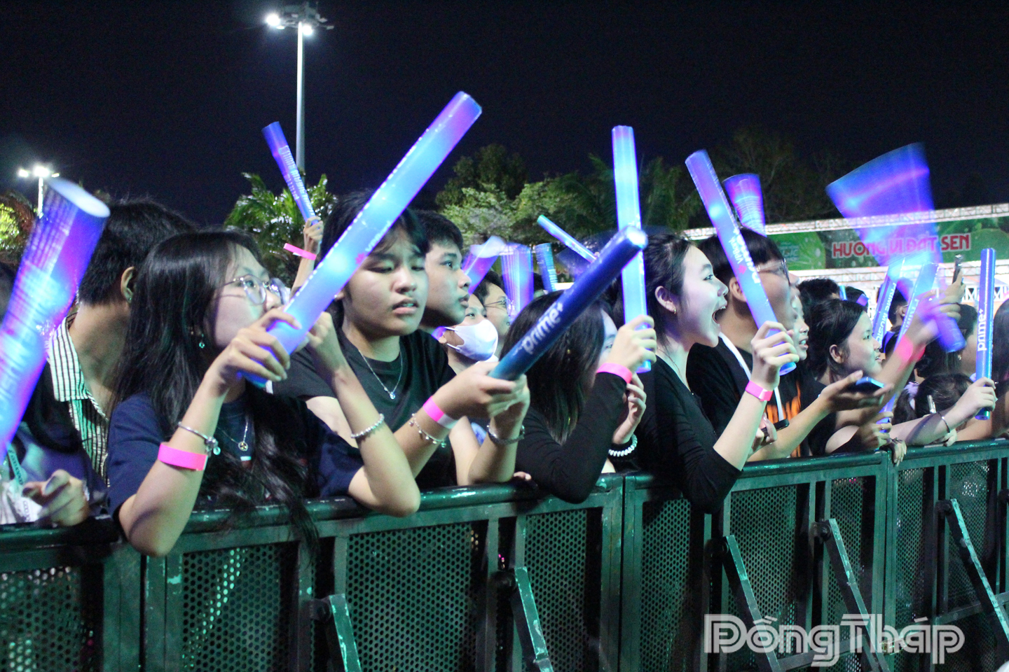 Các vận động viên hào hứng với đêm nhạc khai mạc.