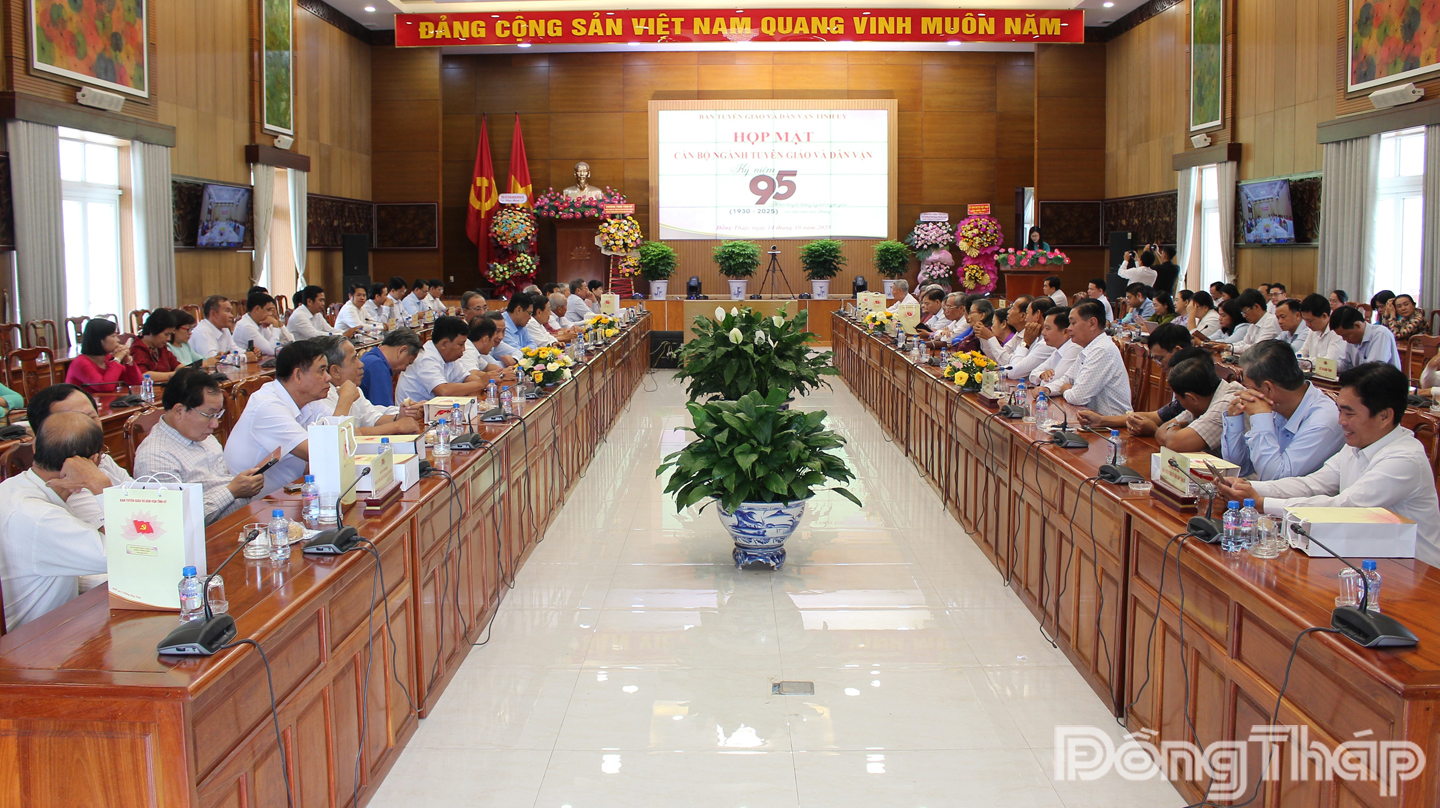 Quang cảnh buổi họp mặt.