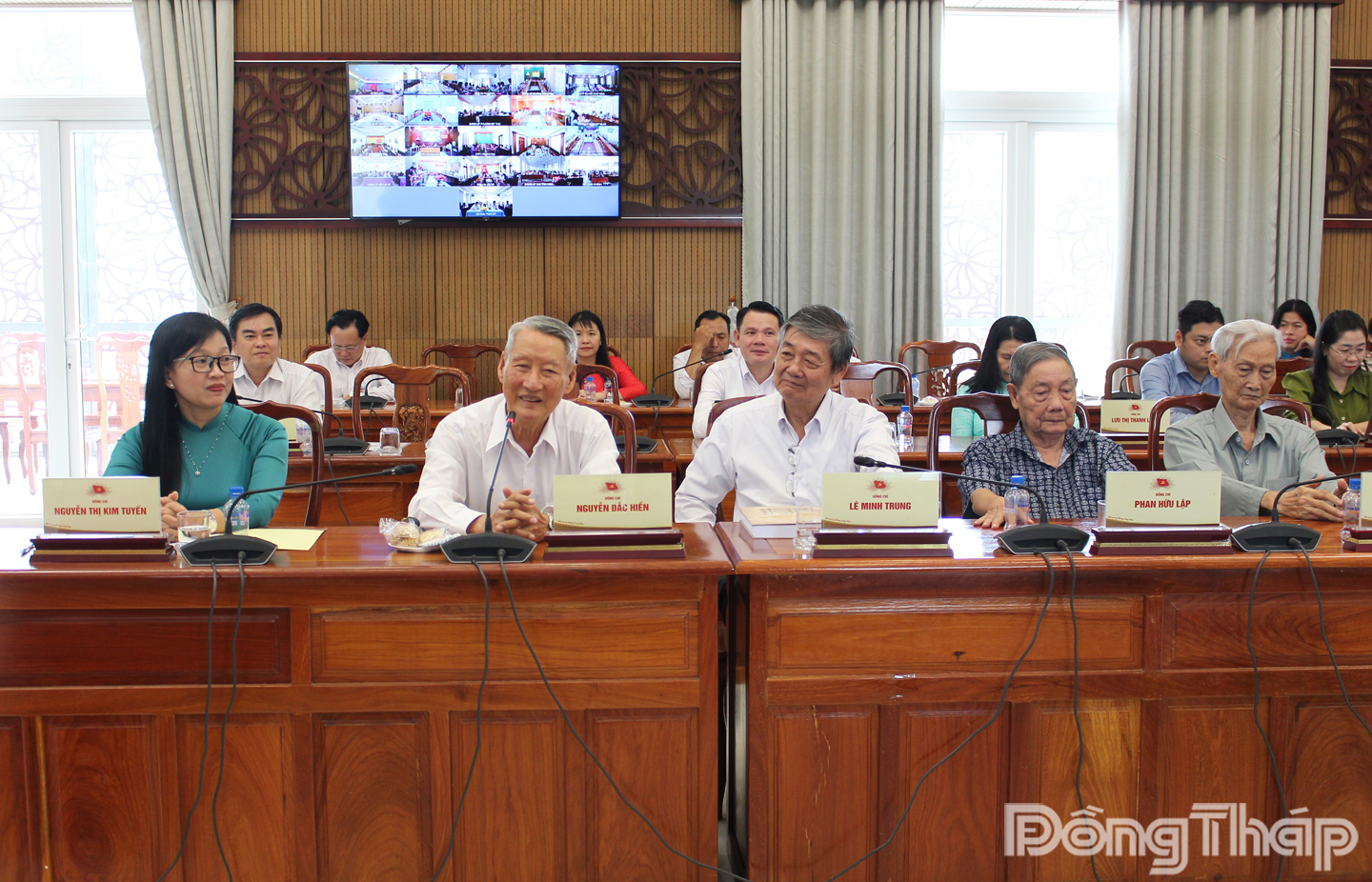 Đại biểu tham dự buổi họp mặt.