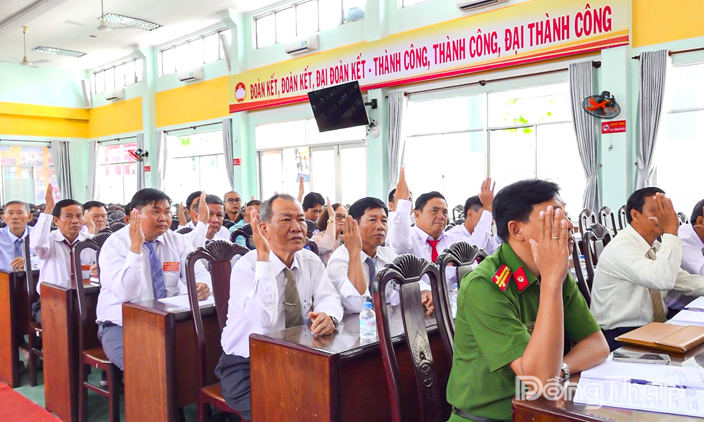 Đại hội biểu quyết về nhân sự MTTQ phường Mỹ Phước Tây.