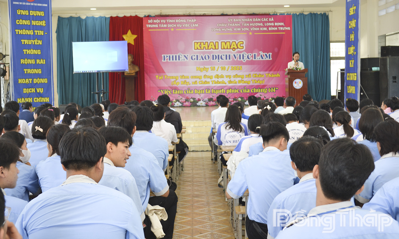 Quảng cảnh khai mạc phiên giao dịch.