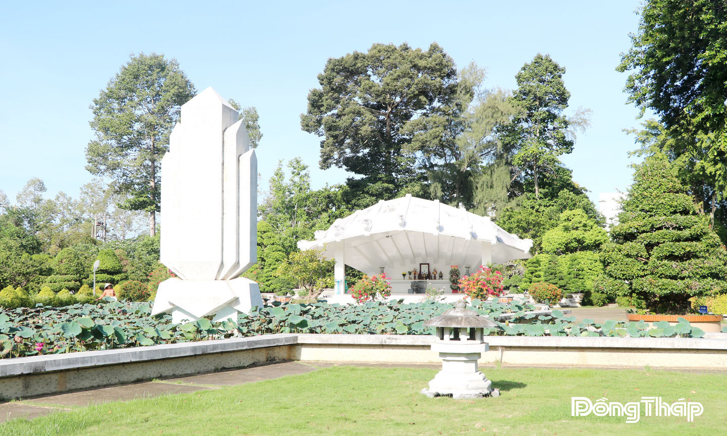 Khu mộ Cụ Phó bảng Nguyễn Sinh Sắc tại phường Cao Lãnh.                                                                                            Ảnh: M.X