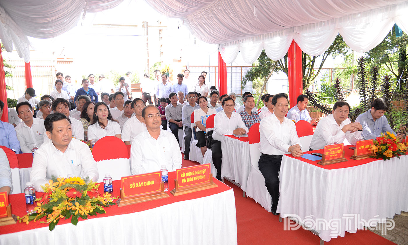 Các đại biểu tham dự nghi thức động thổ.