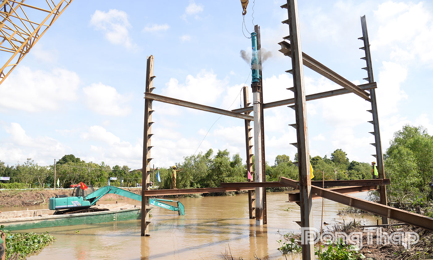 Các nhà thầu tổ chức thi công công trình.