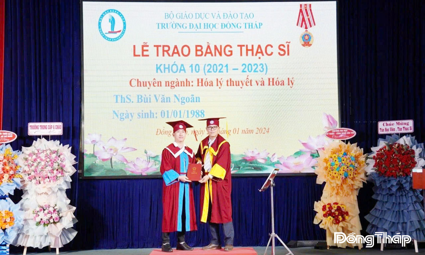 Thầy Bùi Văn Ngoãn nhận Bằng Tốt nghiệp thạc sĩ chuyên ngành Hóa Lý thuyết và Hóa lý, tiếp tục khát vọng cống hiến cho niềm đam mê hóa học.