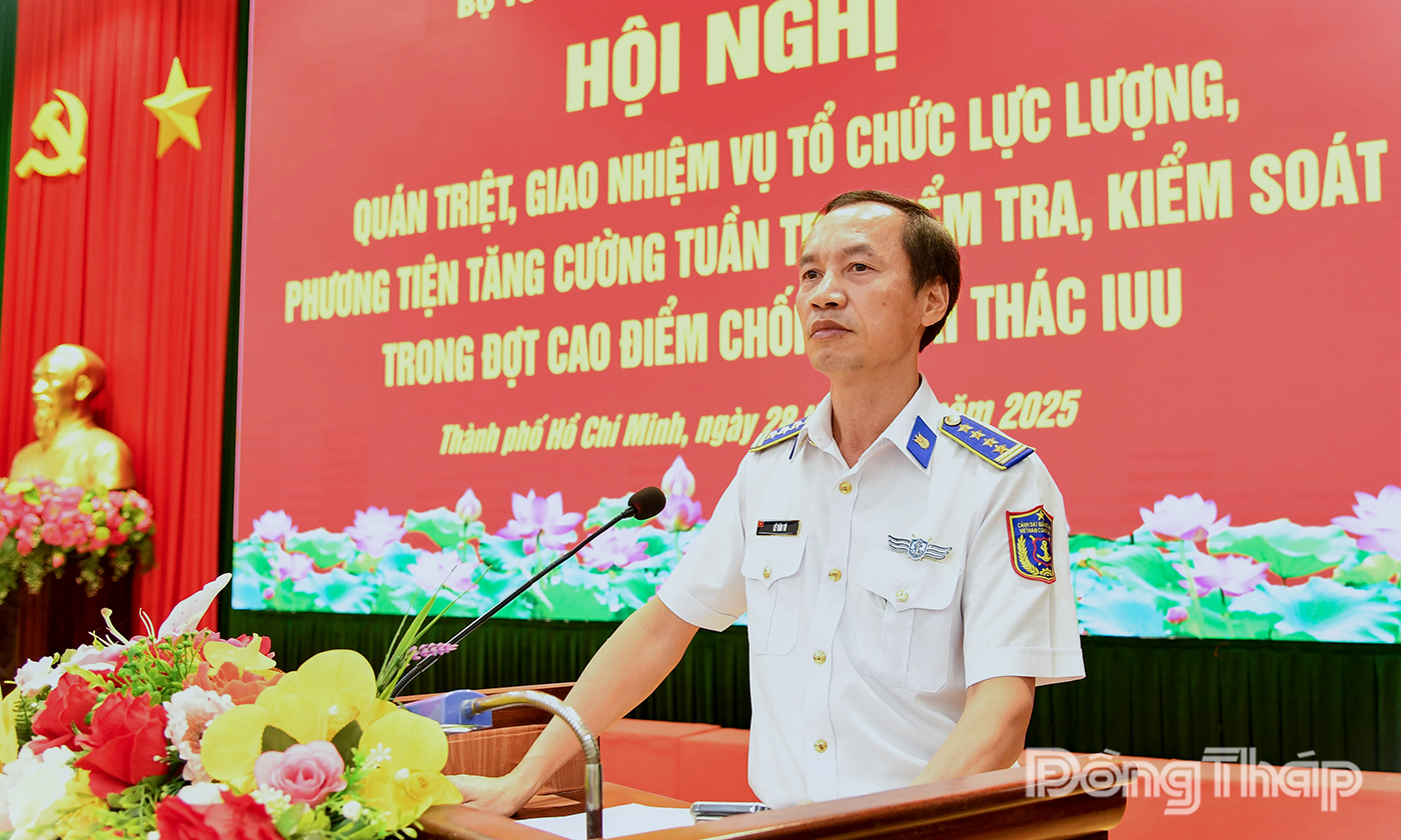 Đại tá Lê Văn Tú, Bí thư Đảng ủy, Chính ủy Bộ Tư lệnh Vùng Cảnh sát biển 3 phát biểu tại Hội nghị