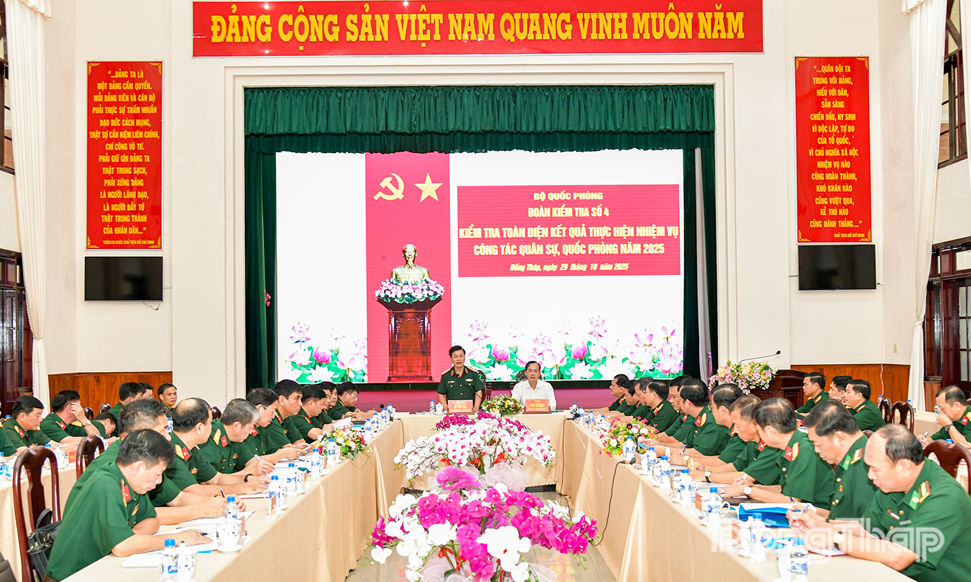 Quang cảnh buổi làm việc.