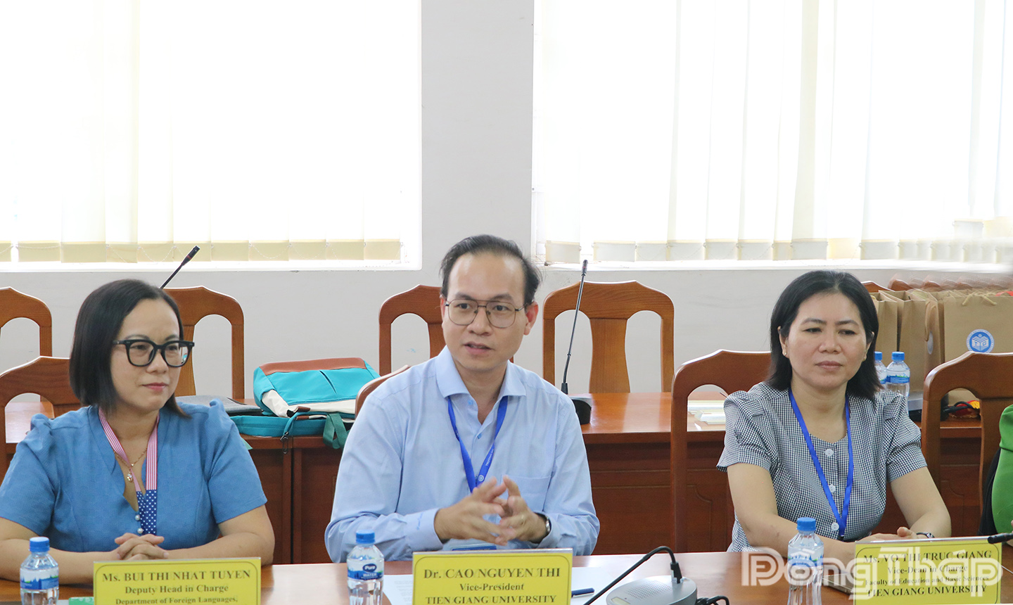 Phó Hiệu trưởng Trường Đại học Tiền Giang Cao Nguyên Thi phát biểu tại buổi họp tổng kết.