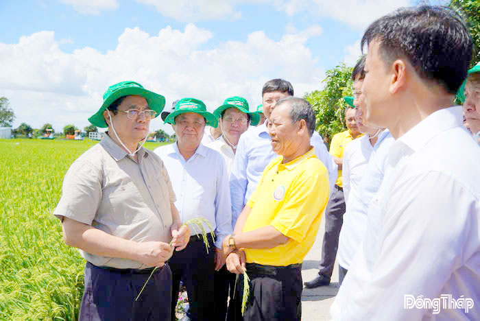 Thủ tướng Chính phủ Phạm Minh Chính đến thăm và làm việc với Hợp tác xã Dịch vụ nông nghiệp Thắng Lợi.