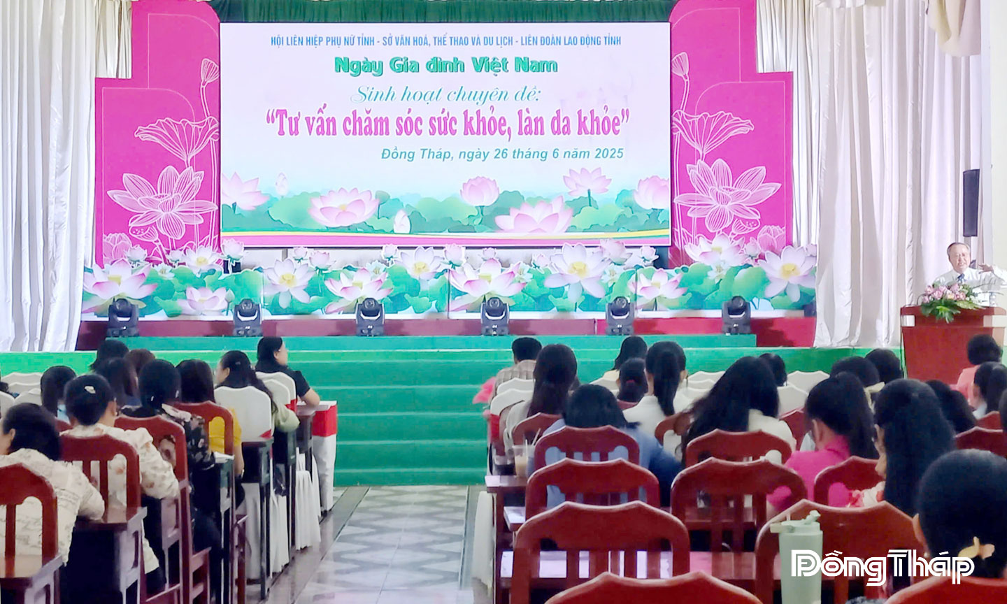 Sở Văn hóa, Thể thao và Du lịch phối hợp Hội Liên hiệp Phụ nữ tỉnh và Liên đoàn Lao động tỉnh tổ chức sinh hoạt chuyên đề nhân Ngày Gia đình Việt Nam (28-6-2025).