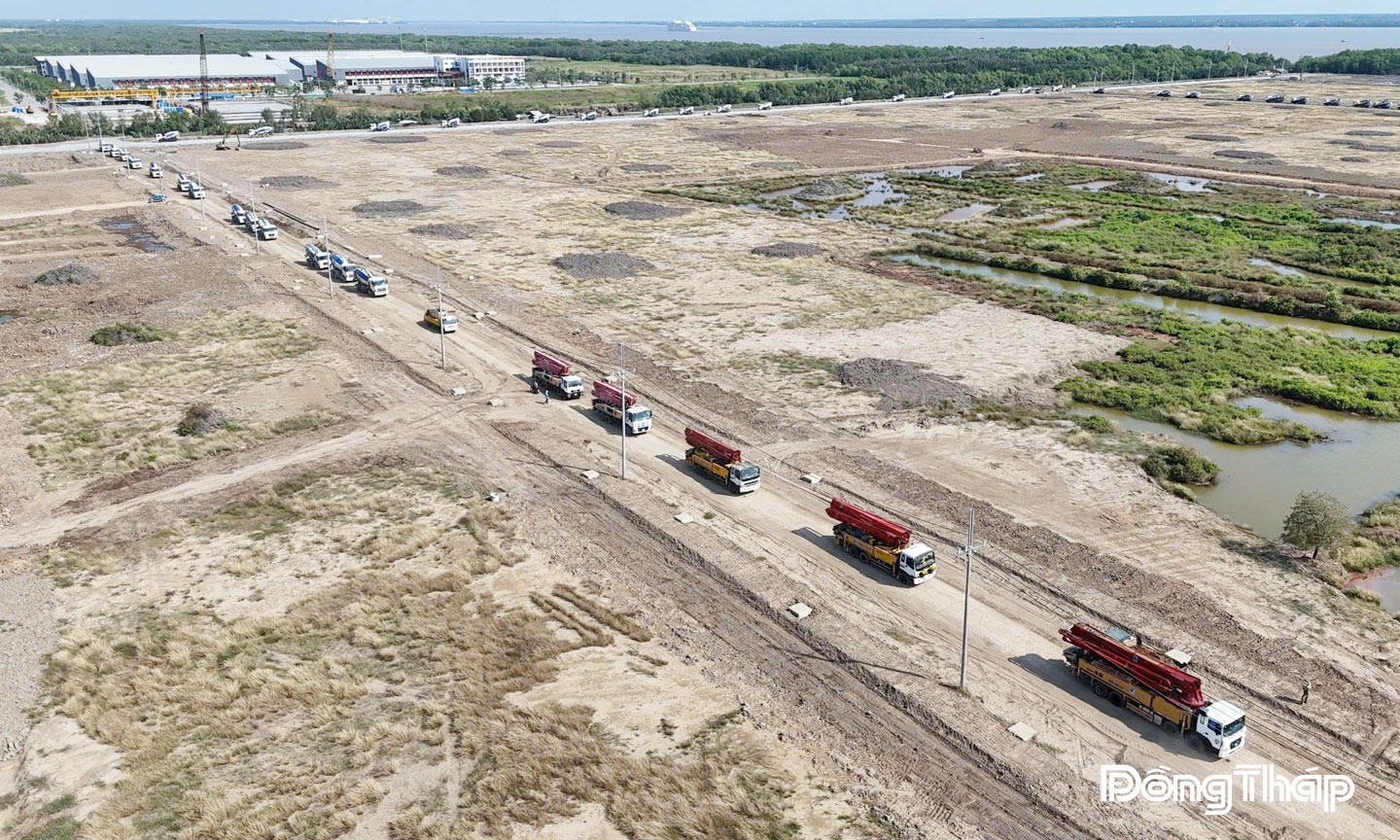 Khu vực ven biển phía Đông của tỉnh còn rất nhiều tiềm năng phát triển công nghiệp.                                                   Ảnh: TRUNG HẬU