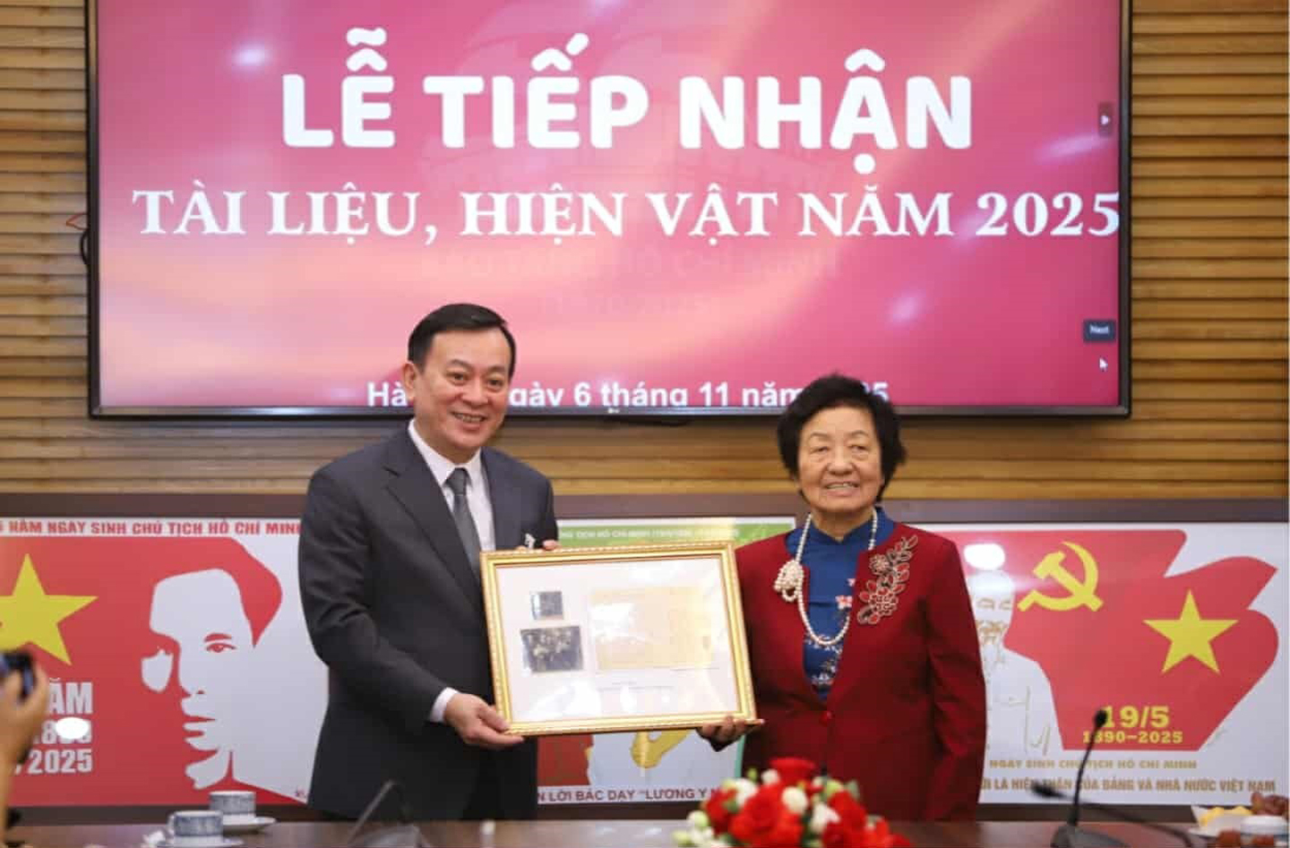 Bảo tàng Hồ Chí Minh tiếp nhận tài liệu, hình ảnh, tranh quý hiếm về Chủ tịch Hồ Chí Minh do các gia đình, cá nhân, nhà sưu tầm và họa sĩ trao tặng