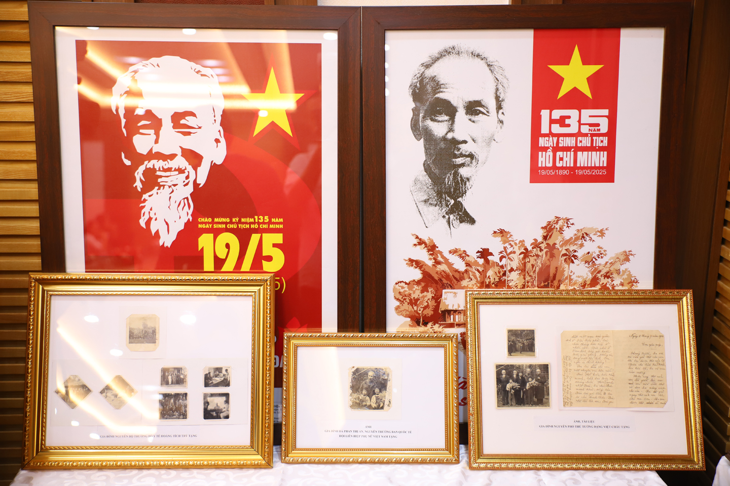 Các tư liệu, hiện vật được trao tặng cho Bảo tàng Hồ Chí Minh