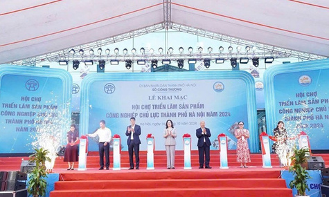 Over 350 booths and thousands of industrial products gather at Ha Noi MIP Fair 2025