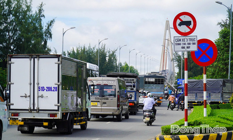 Vẫn giữ biển cấm xe 3 trục trên cầu Rạch Miễu