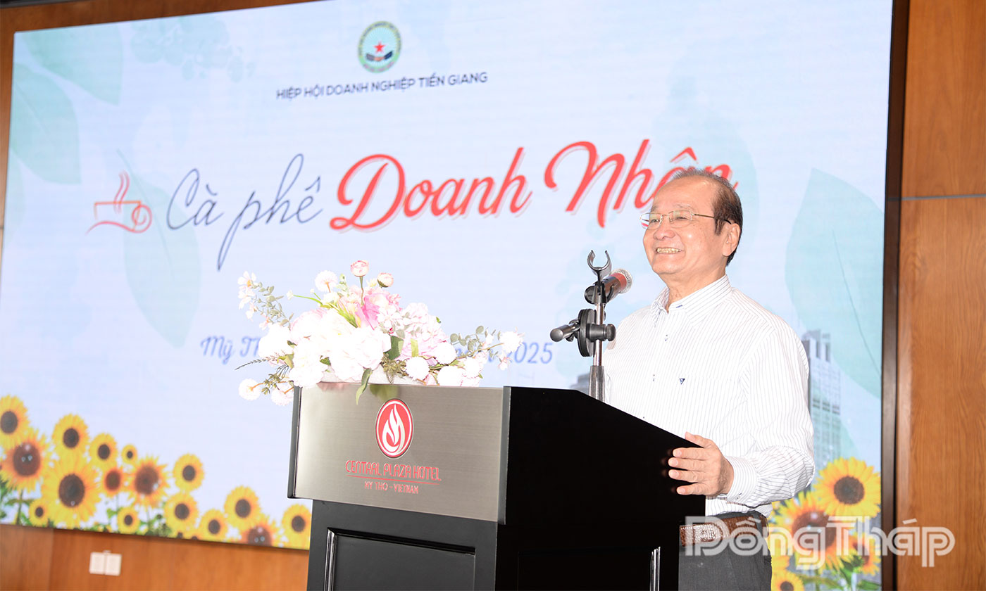 Tiến sĩ Trần Thanh Đức, Chủ tịch Hiệp hội DN tỉnh phát biểu tại buổi Cà phê doanh nhân.