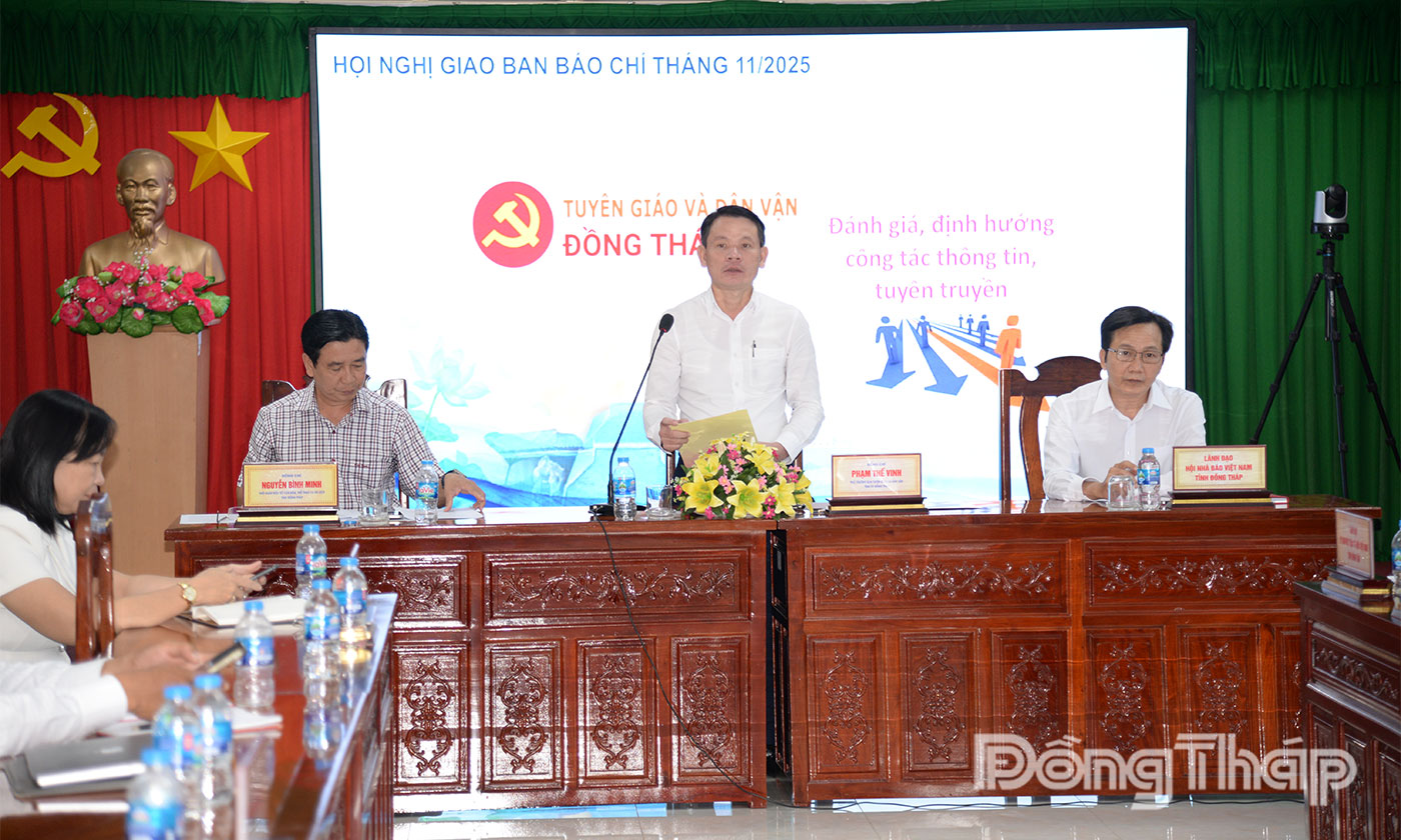 Phó trưởng Ban Tuyên giáo và Dân vận Tỉnh ủy Đồng Tháp Phạm Thế Vinh phát biểu tại hội nghị.