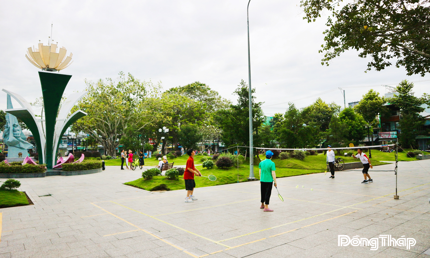 Hoạt động luyện tập thể dục thể thao giúp cơ thể con người khỏe mạnh, tinh thần thoải mái.  Ảnh: VĂN PHÚC