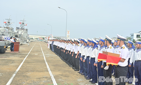 Tư lệnh Vùng 2 Hải quân chúc mừng Biên đội Tàu 09, 17 hoàn thành xuất sắc nhiệm vụ đối ngoại trở về đơn vị