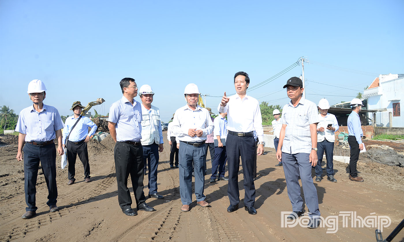 Đồng chí Nguyễn Thành Diệu yêu cầu đẩy nhanh tiến độ thi công phân đoạn từ Long Bình đến Đèn Đỏ.