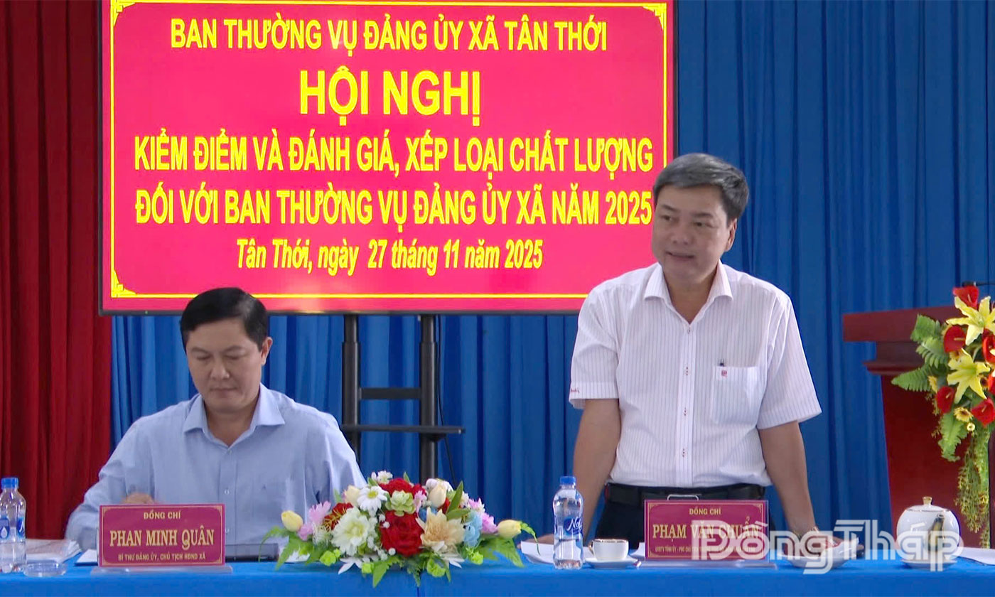 Đồng chí Phạm Văn Chuẩn phát biểu tại hội nghị.