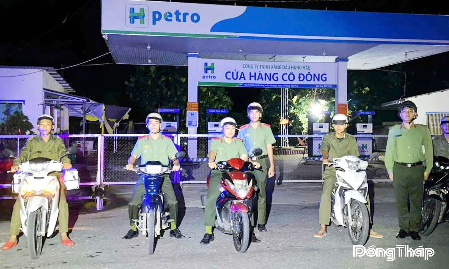 Tổ An ninh trật tự phối hợp Công an xã tăng cường tuần tra đêm, kiểm soát các đối tượng nghi vấn, nhờ đó nhiều vụ việc trộm cắp tài sản, gây rối trật tự đã được phát hiện, xử lý nhanh chóng, góp phần giữ vững sự bình yên cho khu vực.