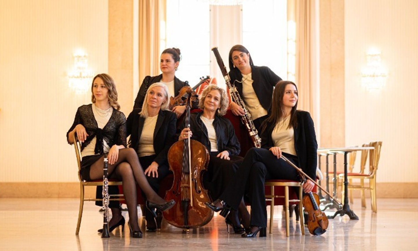 Members of La Philharmonica chamber ensemble (Photo: Ho Guom Opera House).