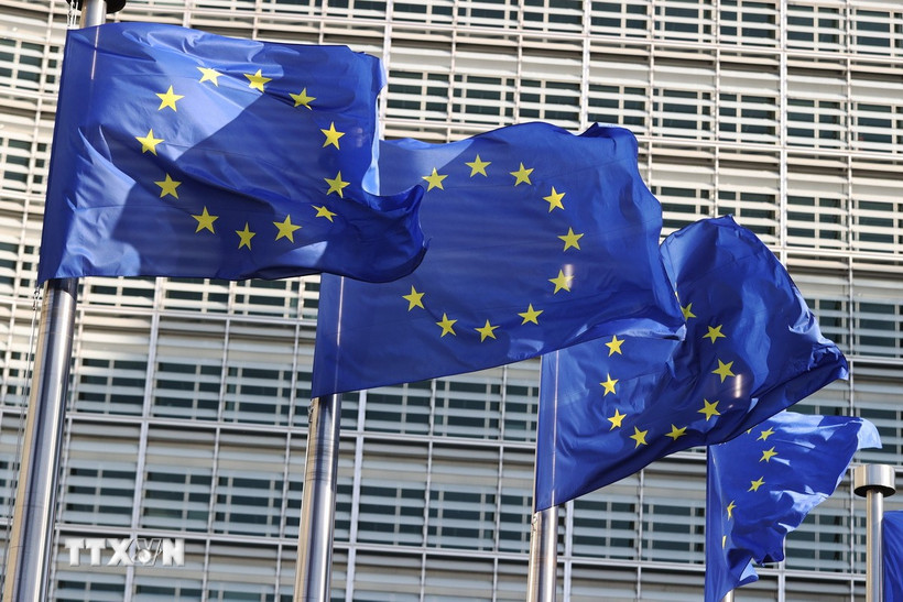 Cờ Liên minh châu Âu tại Brussels (Bỉ). Ảnh: THX/TTXVN