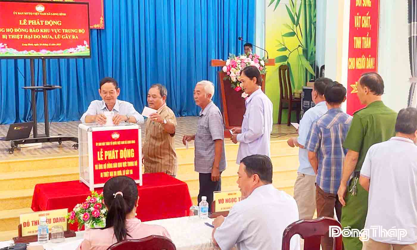 Ủy ban Mặt trận Tổ quốc xã Long Bình đã tổ chức lễ phát động quyên góp ủng hộ đồng bào khu vực Trung Bộ bị thiệt hại do mưa, lũ gây ra.