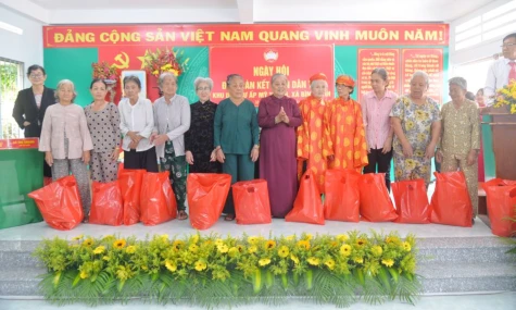 Phát huy vai trò của Mặt trận Tổ quốc 
trong giảm nghèo đa chiều