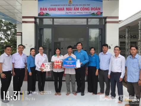 Bàn giao “Mái ấm Công đoàn” cho đoàn viên Trần Thị Thắm