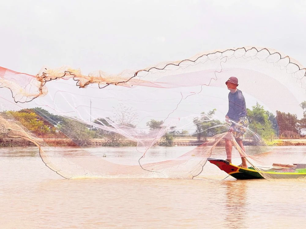 Nhộn nhịp “mùa cá ra sông”