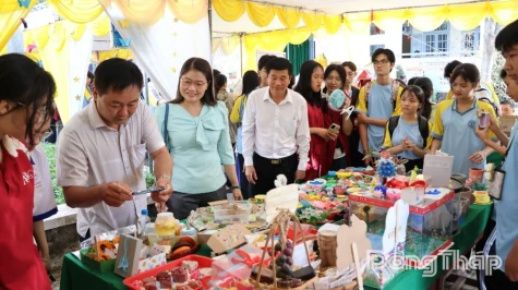 Xã Mỹ Thọ: Ngày hội Sáng tạo khoa học - kỹ thuật, STEM và bình dân học vụ số