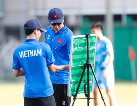 HLV Kim Sang-sik trước ngưỡng cửa lịch sử cùng bóng đá Việt Nam