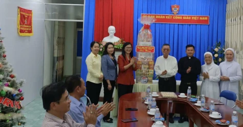 Đồng Tháp: Lãnh đạo tỉnh thăm, chúc mừng Giáng sinh năm 2025