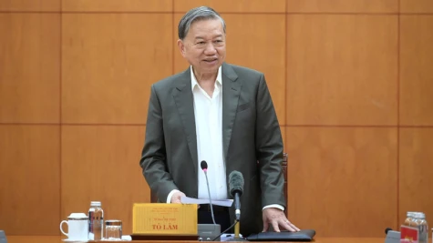 Chăm lo toàn diện, đầy đủ vật chất, tinh thần người có công với cách mạng