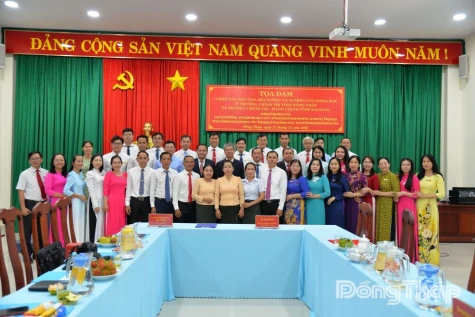 Trao đổi kinh nghiệm đào tạo, bồi dưỡng, nghiên cứu khoa học với Trường Chính trị - Hành chính tỉnh SaLaVan