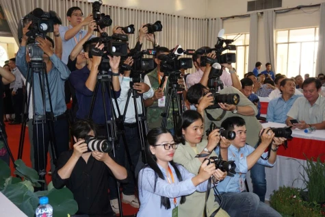 Responsibility for Providing Information to the Press