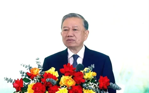 Quân đội nhân dân vững bước dưới cờ Đảng quang vinh