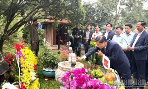 Quang Tri leaders pay tribute to General Vo Nguyen Giap