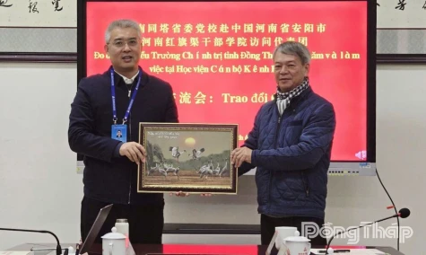 Dong Thap Provincial Political School delegation visits and works with Hongqi Canal Cadre Academy (China)