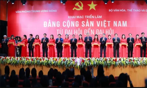 Tổng Bí thư Tô Lâm dự khai mạc triển lãm “Đảng Cộng sản Việt Nam - Từ Đại hội đến Đại hội”