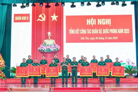 Bệnh viện Quân y 120: Vinh dự nhận Cờ đơn vị xuất sắc của Bộ Quốc phòng